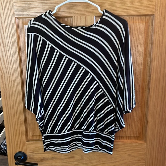 Dolman sleeve top - Picture 3 of 3